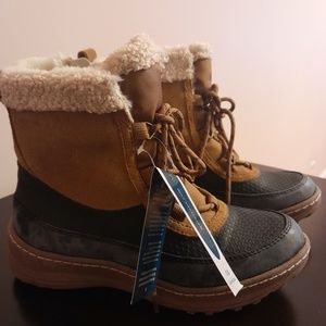 BareTraps women's winter booties size 6 NWT